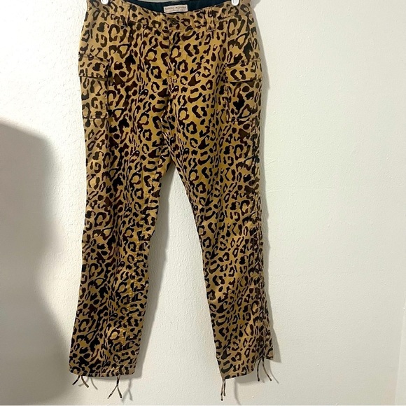 Tommy Hilfiger Vintage Size 9 Leopard Cargo Style Pants EUC Relaxed Fit - Picture 1 of 10